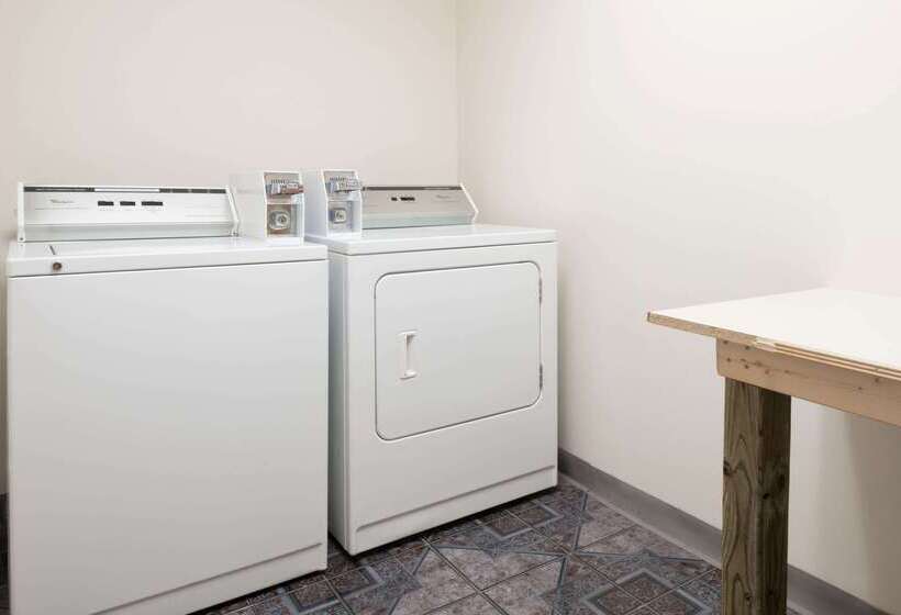 فندق Super 8 By Wyndham Salina