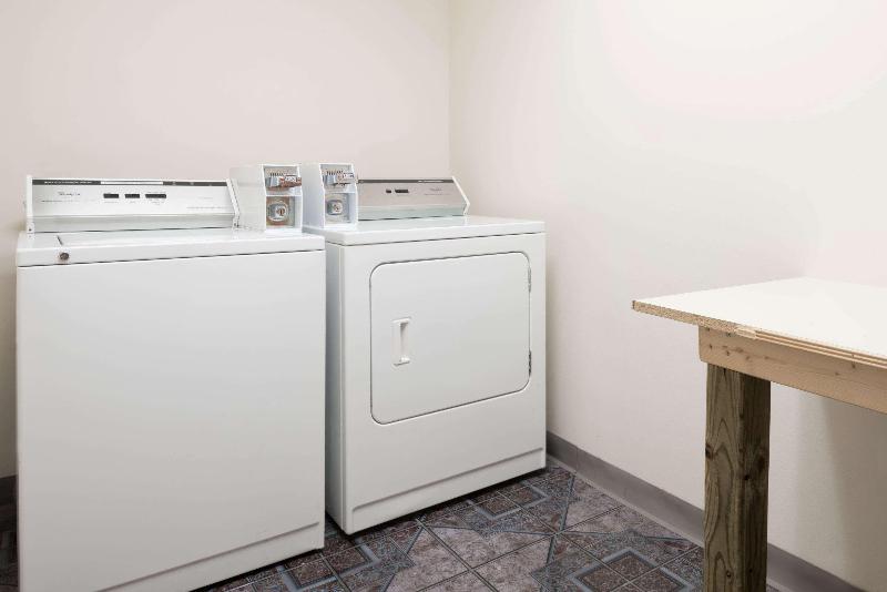 فندق Super 8 By Wyndham Salina