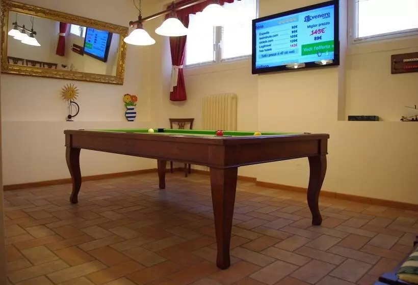 تختخواب و صبحانه Il Girasole High Quality Inn