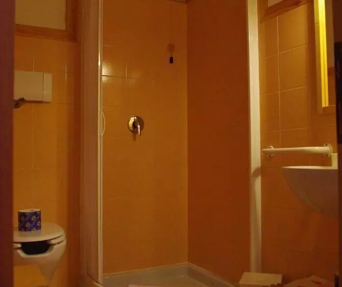 تختخواب و صبحانه Il Girasole High Quality Inn