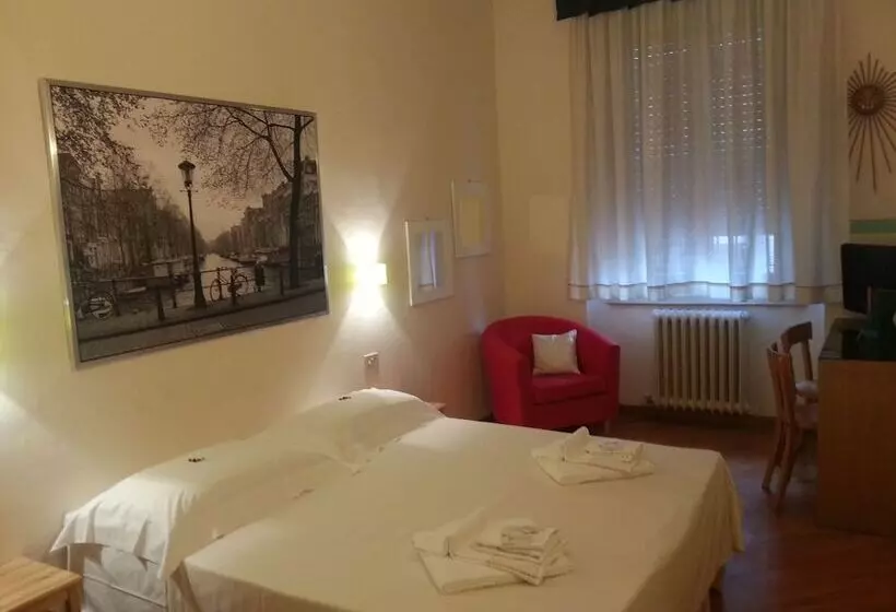 تختخواب و صبحانه Il Girasole High Quality Inn