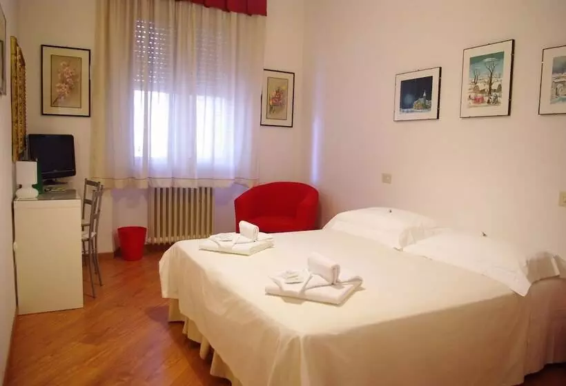 تختخواب و صبحانه Il Girasole High Quality Inn