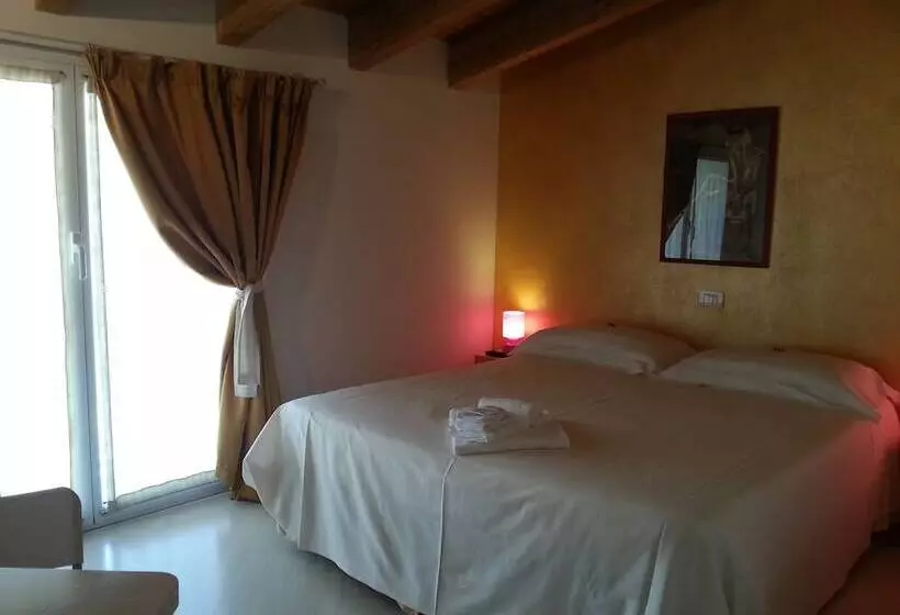 تختخواب و صبحانه Il Girasole High Quality Inn