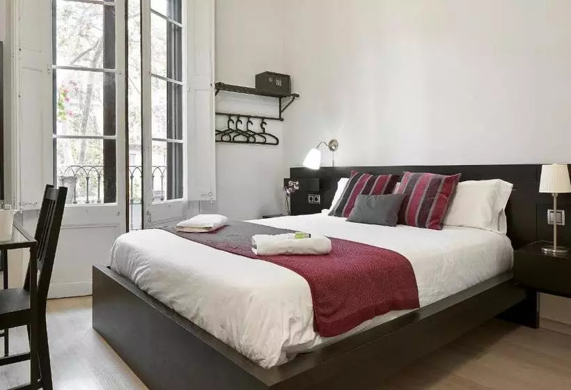 مسافرخانه Brustar Gotic Centric