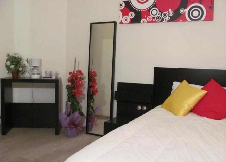 مسافرخانه Brustar Gotic Centric