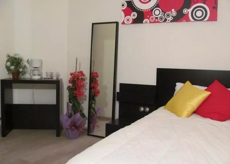 مسافرخانه Brustar Gotic Centric