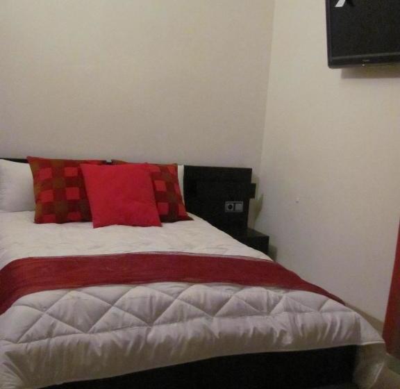 مسافرخانه Brustar Gotic Centric