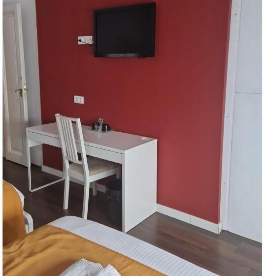 مسافرخانه Brustar Gotic Centric