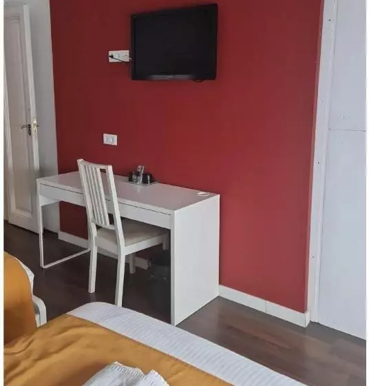 مسافرخانه Brustar Gotic Centric