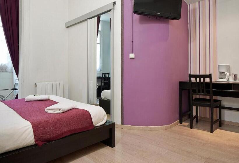 مسافرخانه Brustar Gotic Centric