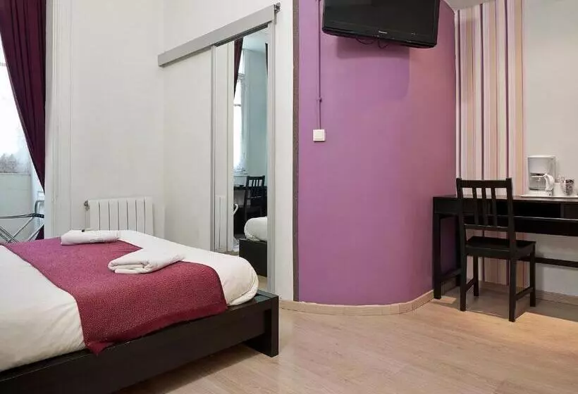 مسافرخانه Brustar Gotic Centric