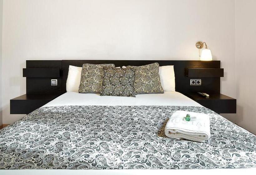 مسافرخانه Brustar Gotic Centric