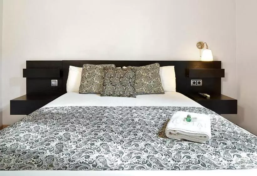 مسافرخانه Brustar Gotic Centric