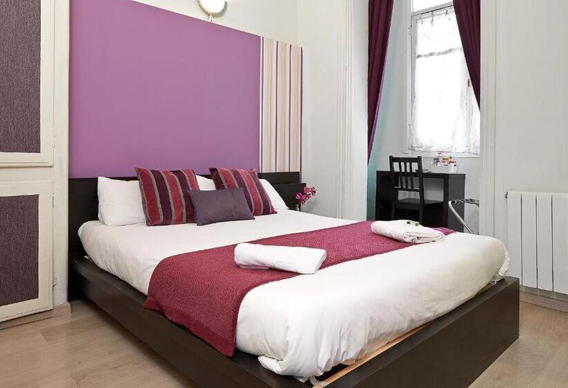 مسافرخانه Brustar Gotic Centric