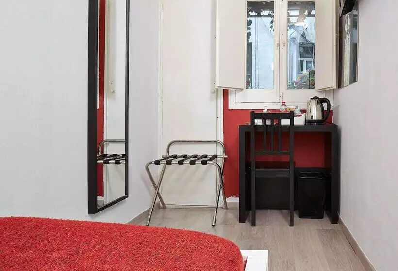 مسافرخانه Brustar Gotic Centric