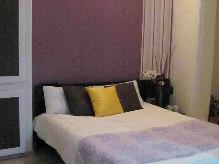 مسافرخانه Brustar Gotic Centric