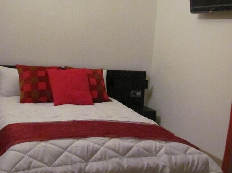 مسافرخانه Brustar Gotic Centric