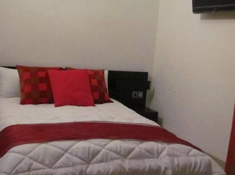 مسافرخانه Brustar Gotic Centric