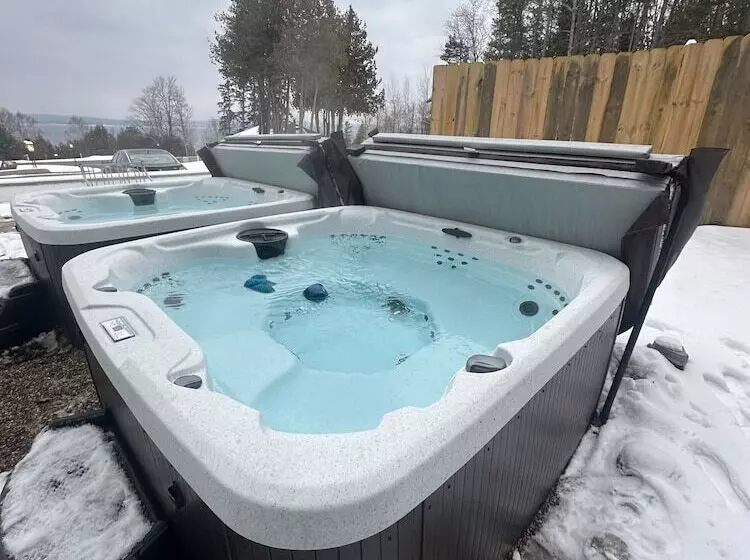 فندق Bay Inn Of Petoskey