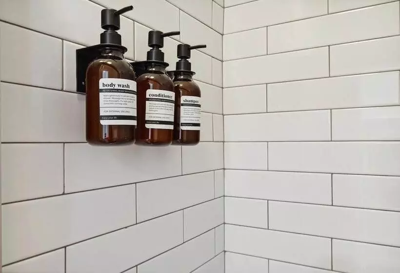 فندق Bay Inn Of Petoskey