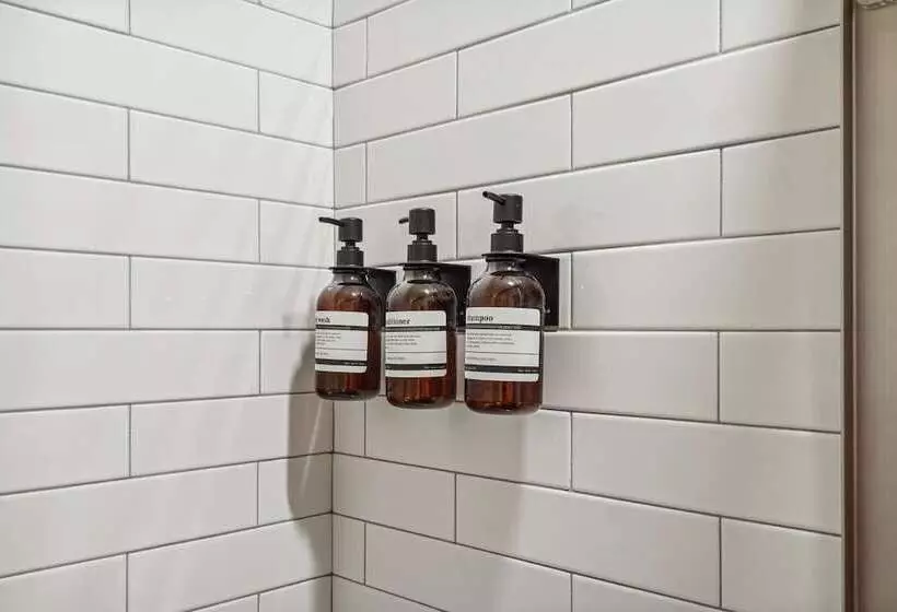 فندق Bay Inn Of Petoskey