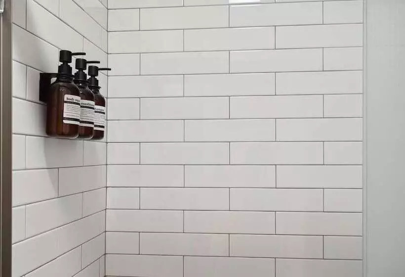 فندق Bay Inn Of Petoskey