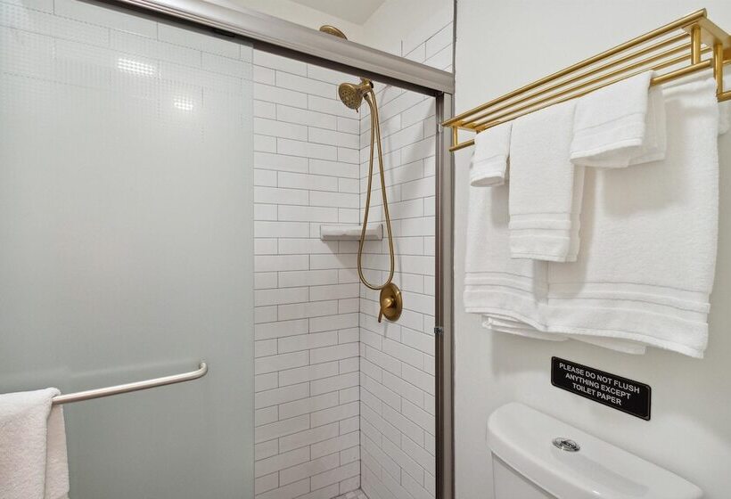 酒店 Bay Inn Of Petoskey