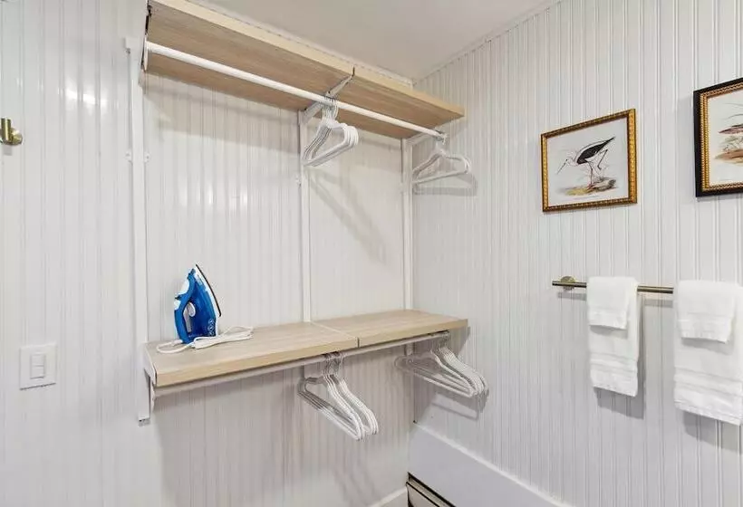 فندق Bay Inn Of Petoskey