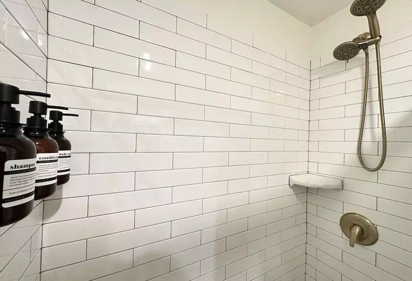 فندق Bay Inn Of Petoskey