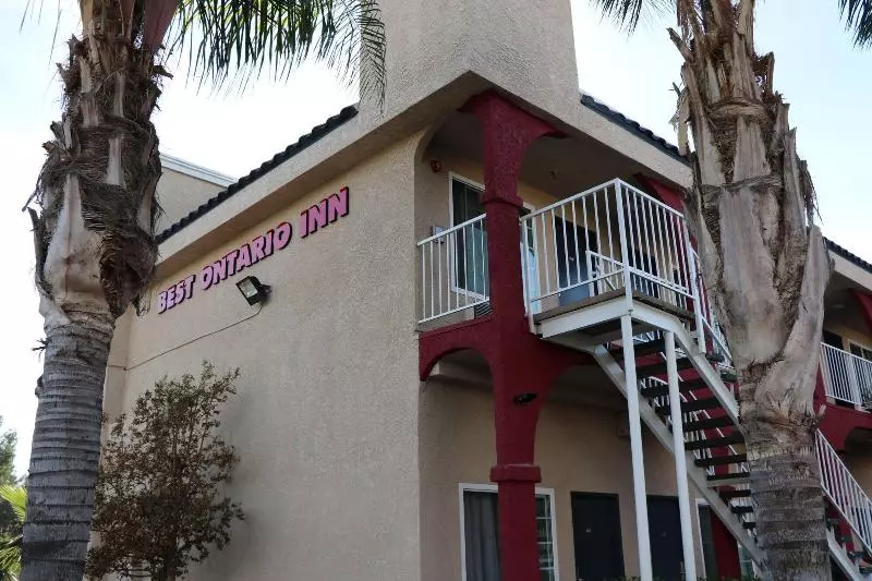 酒店 Best Ontario Inn