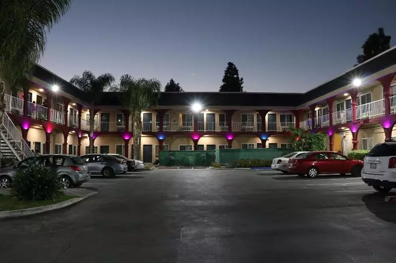 酒店 Best Ontario Inn