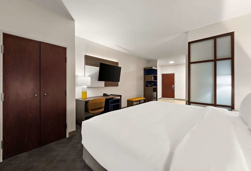 فندق Comfort Suites