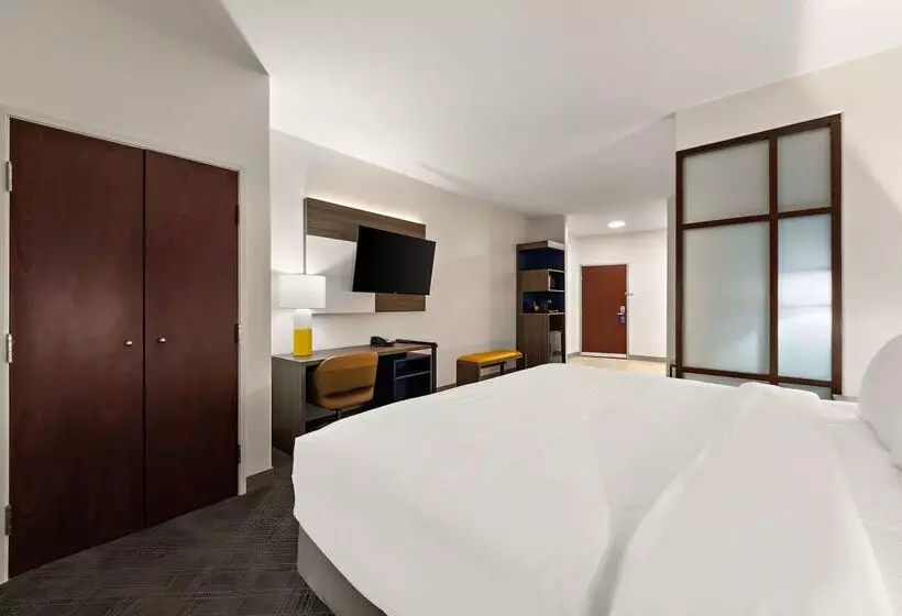 호텔 Comfort Suites