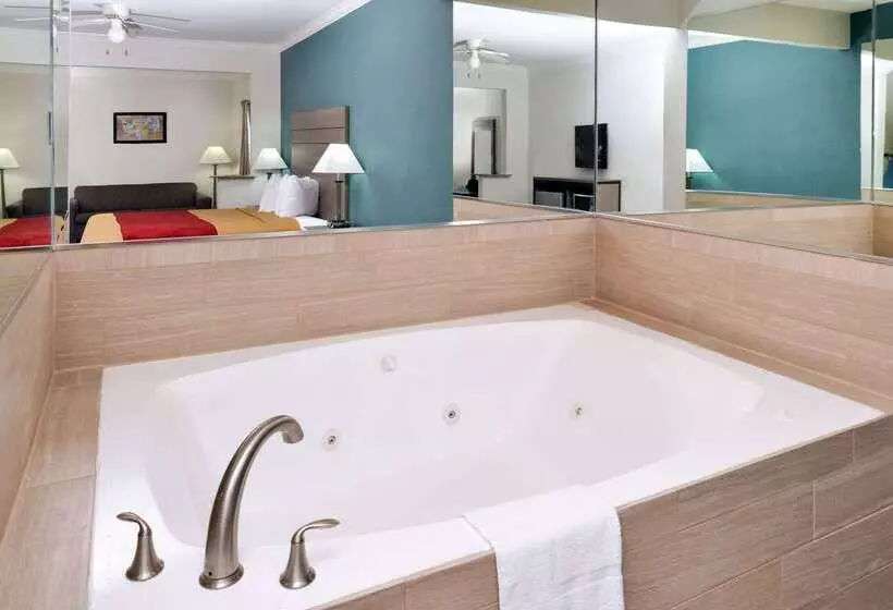 Otel Econo Lodge Inn & Suites Port Arthur Near Sabine Pass