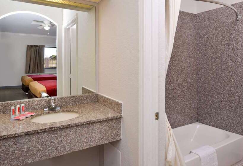 Szálloda Econo Lodge Inn & Suites Port Arthur Near Sabine Pass