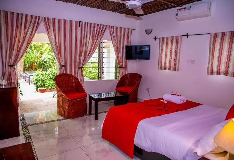 هتل Hibiscus House Gambia