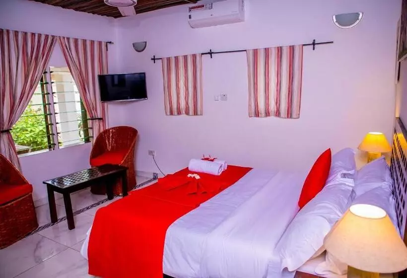 هتل Hibiscus House Gambia