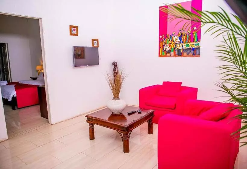 هتل Hibiscus House Gambia