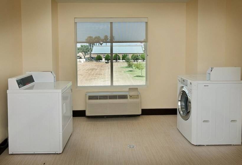 Holiday Inn Express Hotel And Suites Pearsall, An Ihg