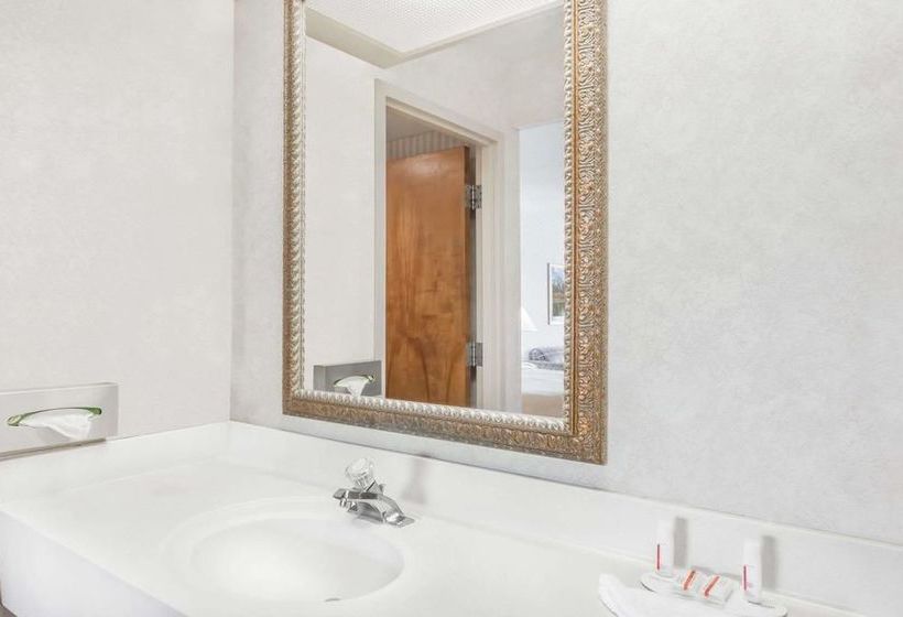 Отель Knights Inn Greeneville