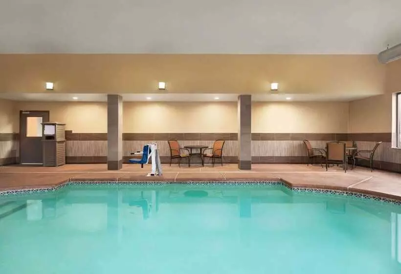 Отель La Quinta By Wyndham Lackawanna