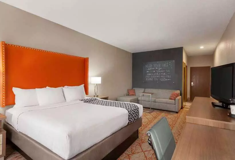 Отель La Quinta By Wyndham Lackawanna