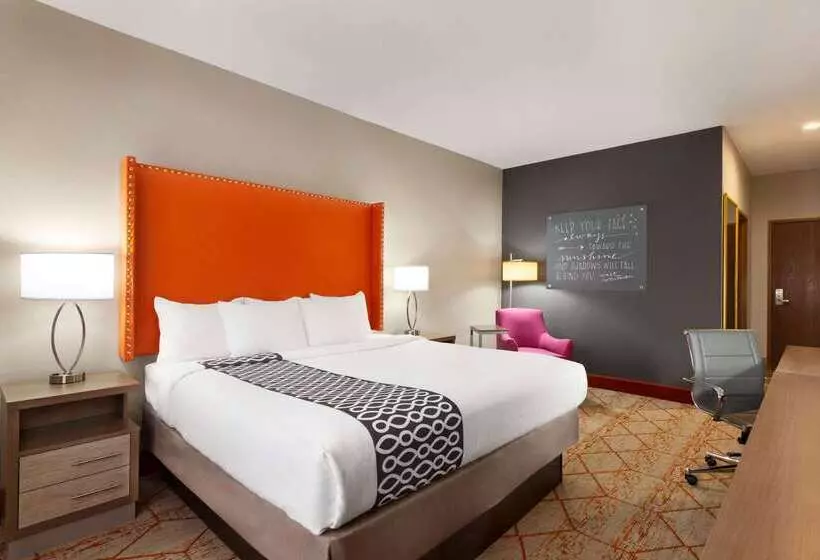 Отель La Quinta By Wyndham Lackawanna