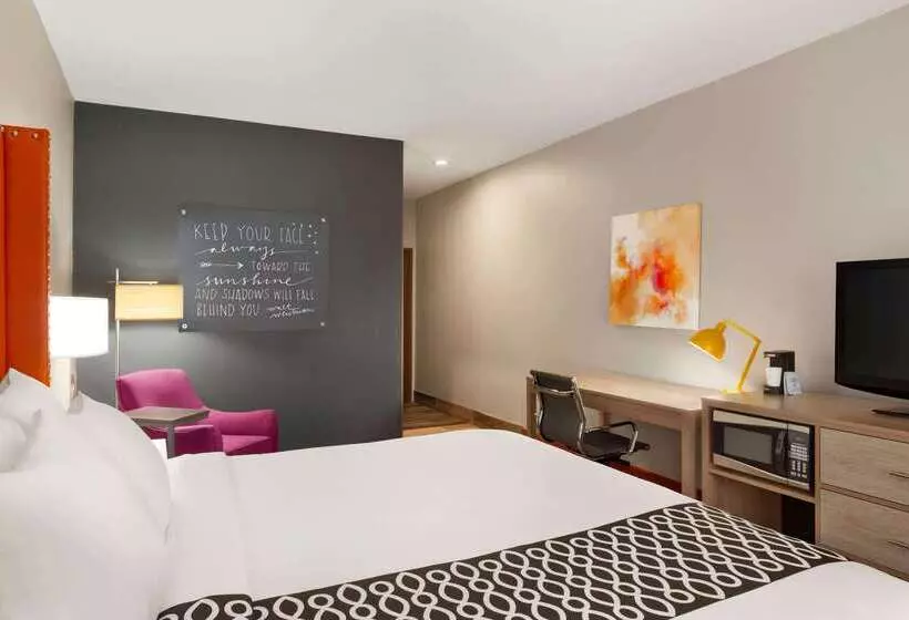 Отель La Quinta By Wyndham Lackawanna