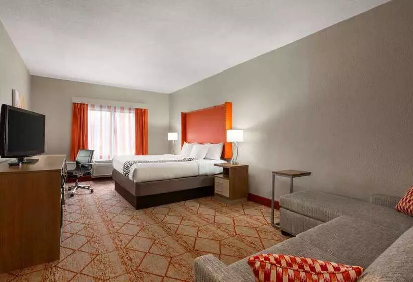 Отель La Quinta By Wyndham Lackawanna