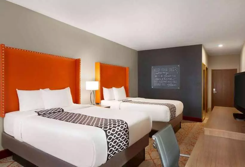 Отель La Quinta By Wyndham Lackawanna