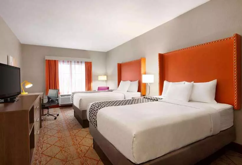 Отель La Quinta By Wyndham Lackawanna