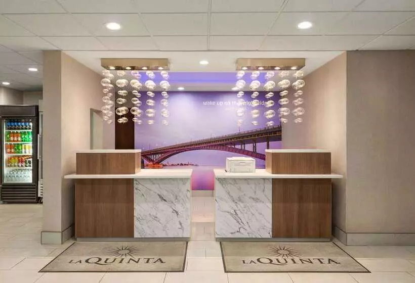 Отель La Quinta By Wyndham Lackawanna