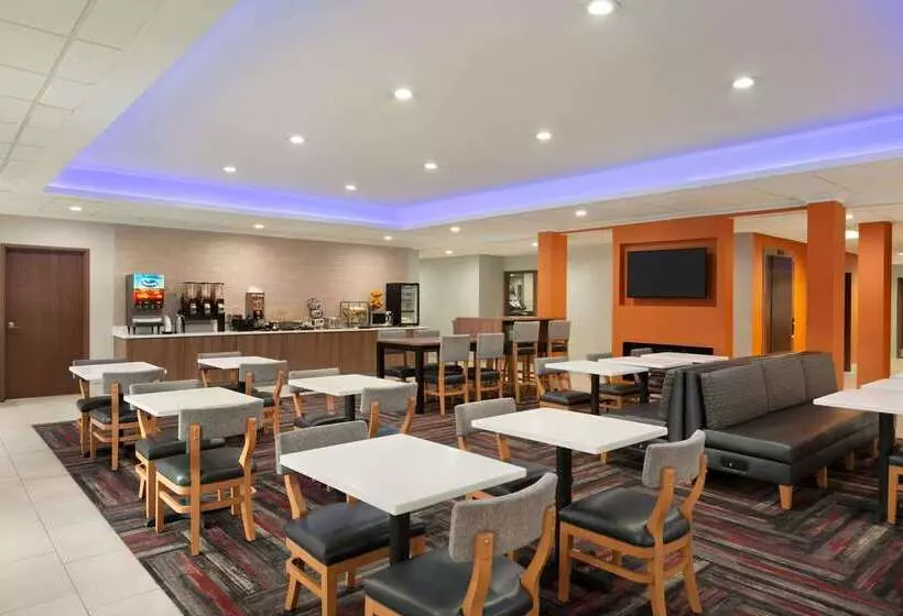 Отель La Quinta By Wyndham Lackawanna