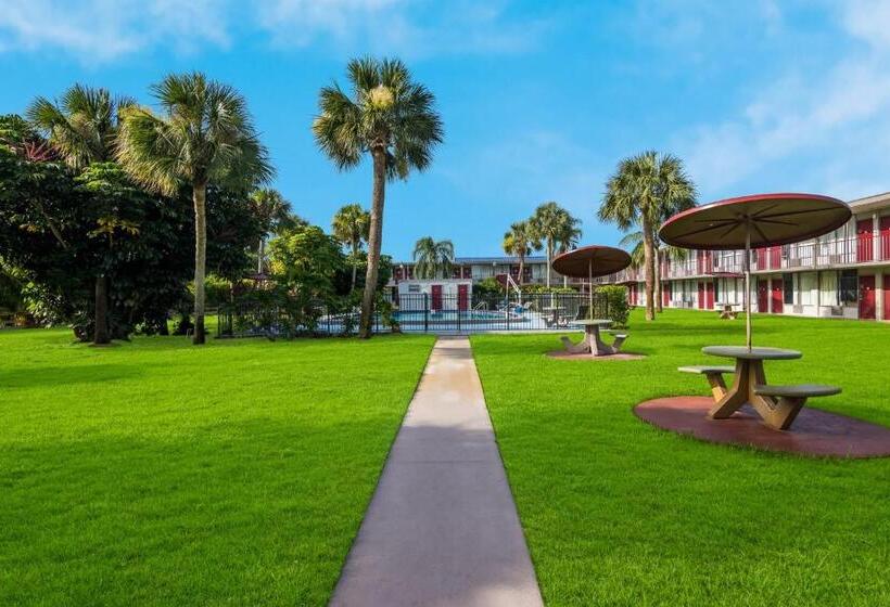 호텔 Red Roof Inn Vero Beach   I 95